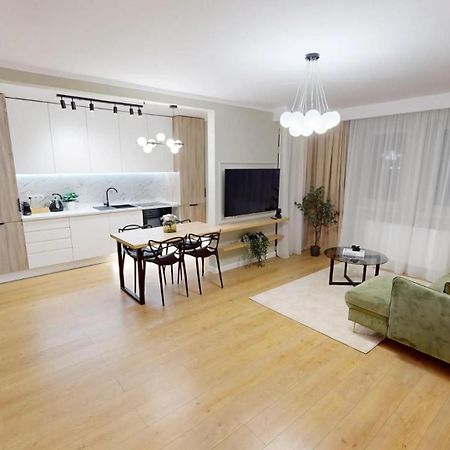 Cozy Apartment Vrt Sibiu Bagian luar foto