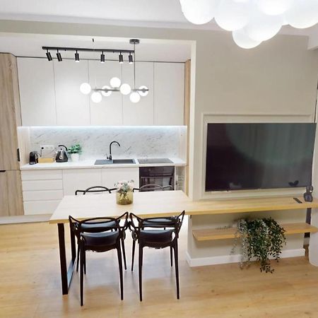 Cozy Apartment Vrt Sibiu Bagian luar foto